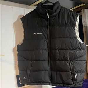 Columbia Black and White Puffer Vest